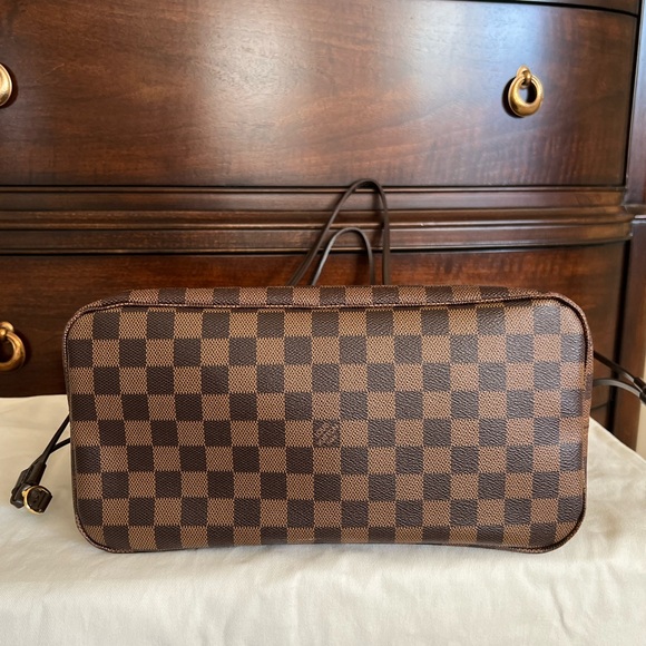 Louis Vuitton Damier Neverfull MM - Picture 8 of 11